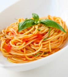 Špageti z paradižnikovo omako