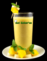 Smoothie z banano in ananasom