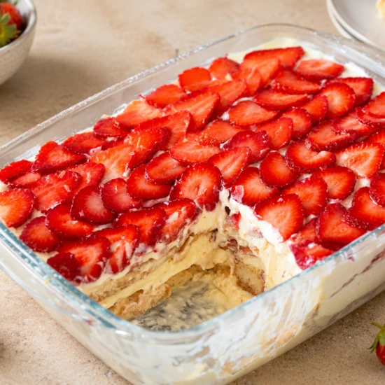 Jagodni tiramisu brez jajc