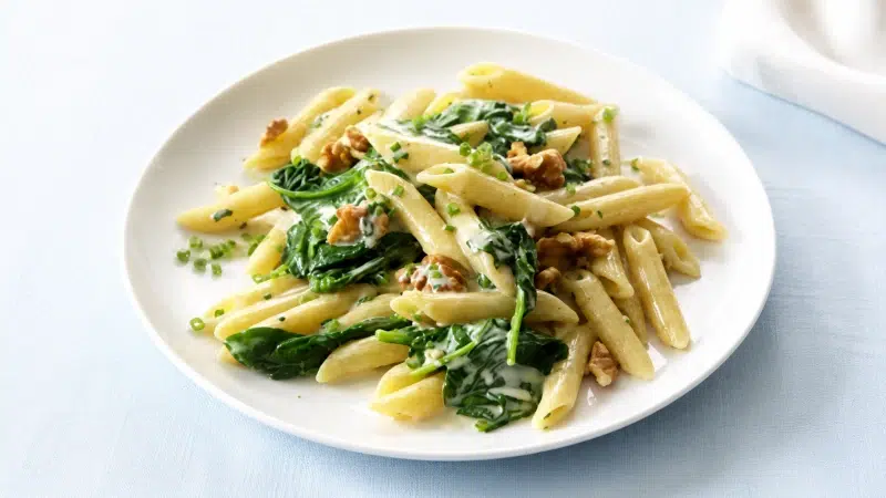 Testenine s špinačo, orehi in gorgonzolo recept